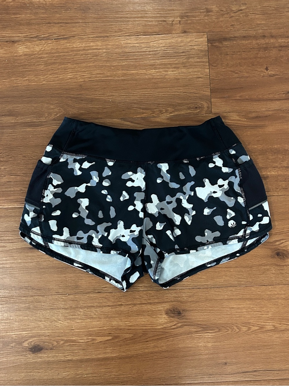 EUC Athleta Black & Gray Camo Performance Shorts